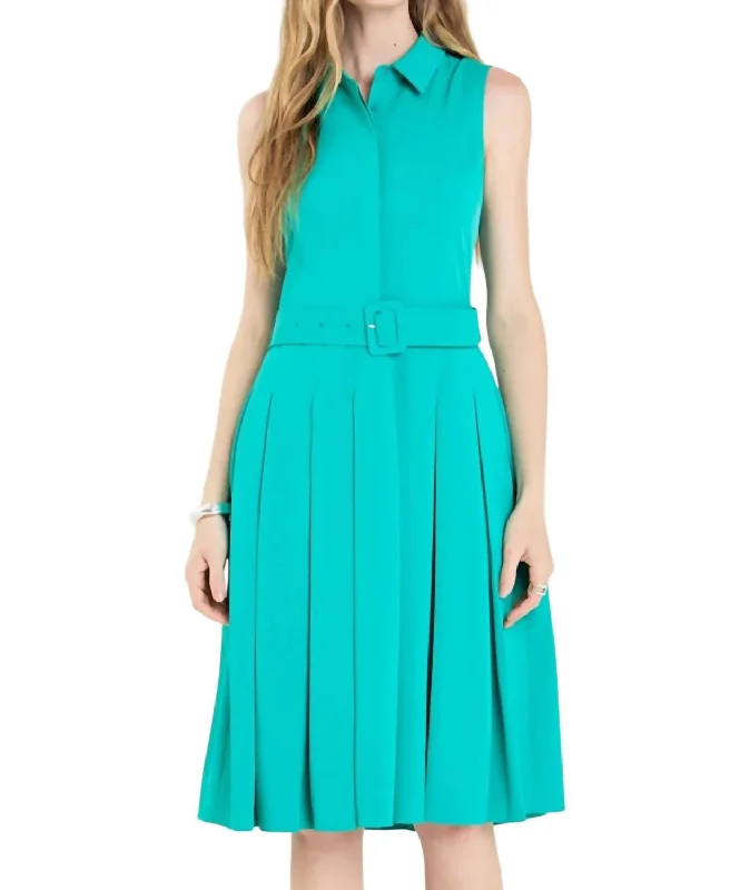 Sleeveless Pleated Midi Dress In Kelly Green